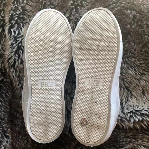 BKE Esanti Womens White Perforated Fashion Sneakers- Host Pick - Picture 10 of 11